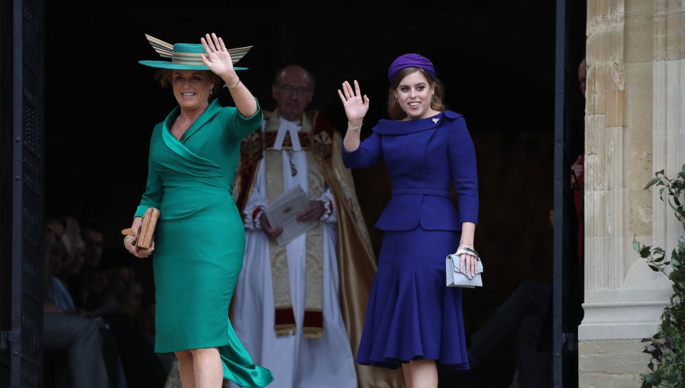 La madre y la hermana de la novia, la princesa Beatrice y su madre Sarah Ferguson