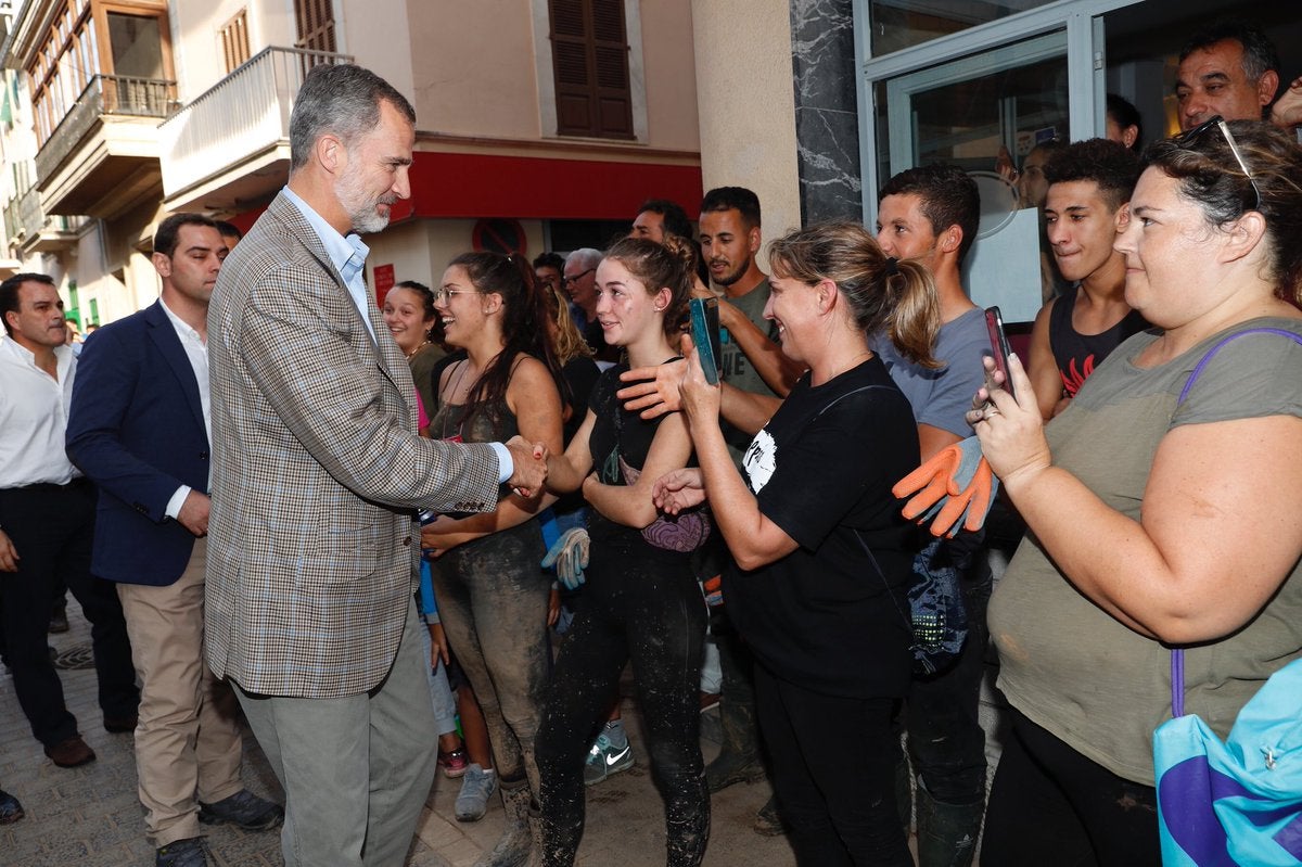 Los Reyes visitan varias casas de Sant Llorenç des Cardassar y conversan con los vecinos Los Reyes visitan varias casas de Sant Llorenç des Cardassar y conversan con los vecinos