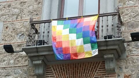 Bandera de la resistencia ind&iacute;gena