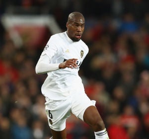 Geoffrey Kondogbia, en un partido de Champions con el Valencia Geoffrey Kondogbia, en un partido de Champions con el Valencia
