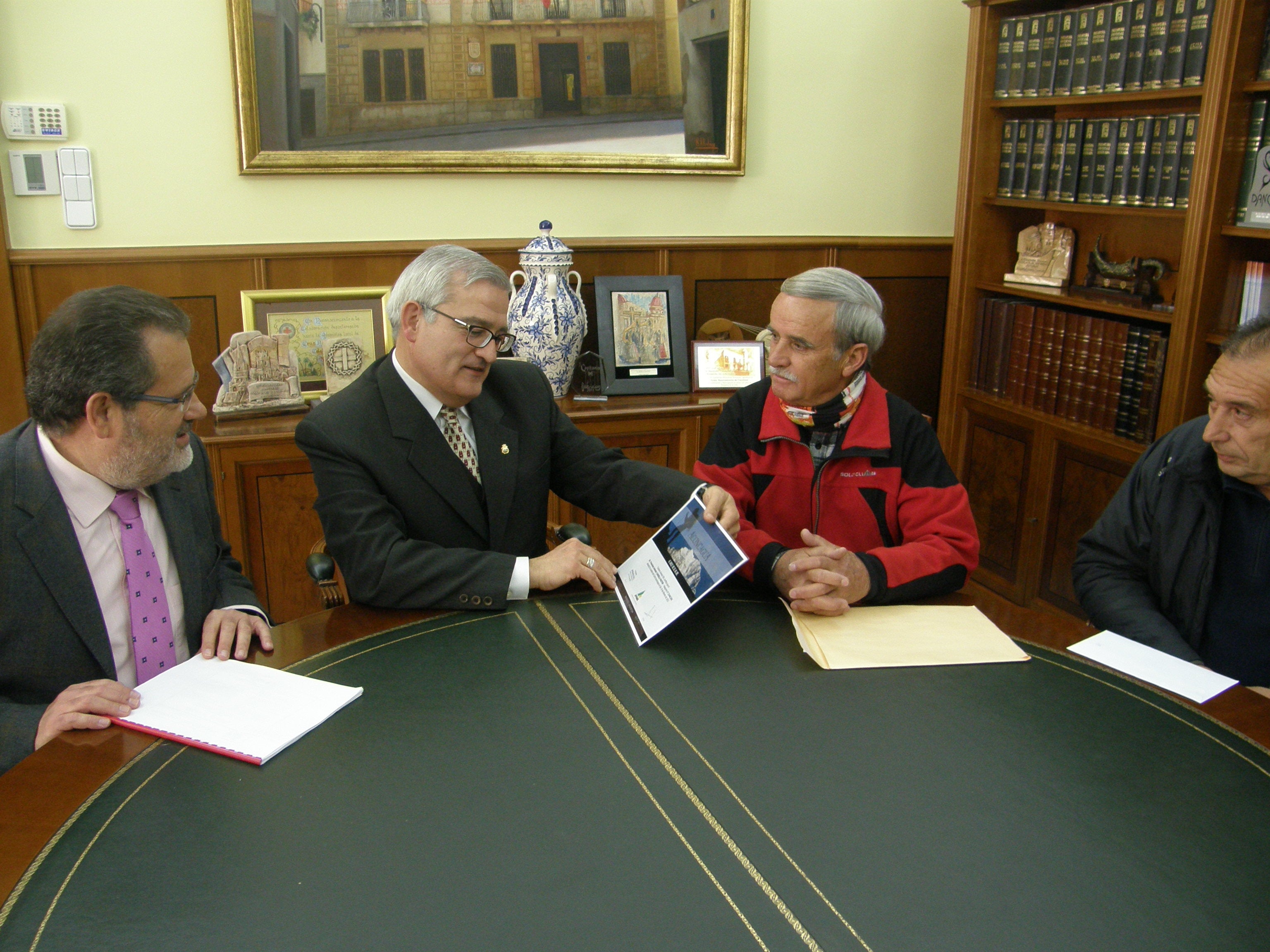 Consternación en el deporte de Crevillent por el fallecimiento en el Himalaya del veterano alpinista Francisco Antonio Candela Consternación en el deporte de Crevillent por el fallecimiento en el Himalaya del veterano alpinista Francisco Antonio Candela