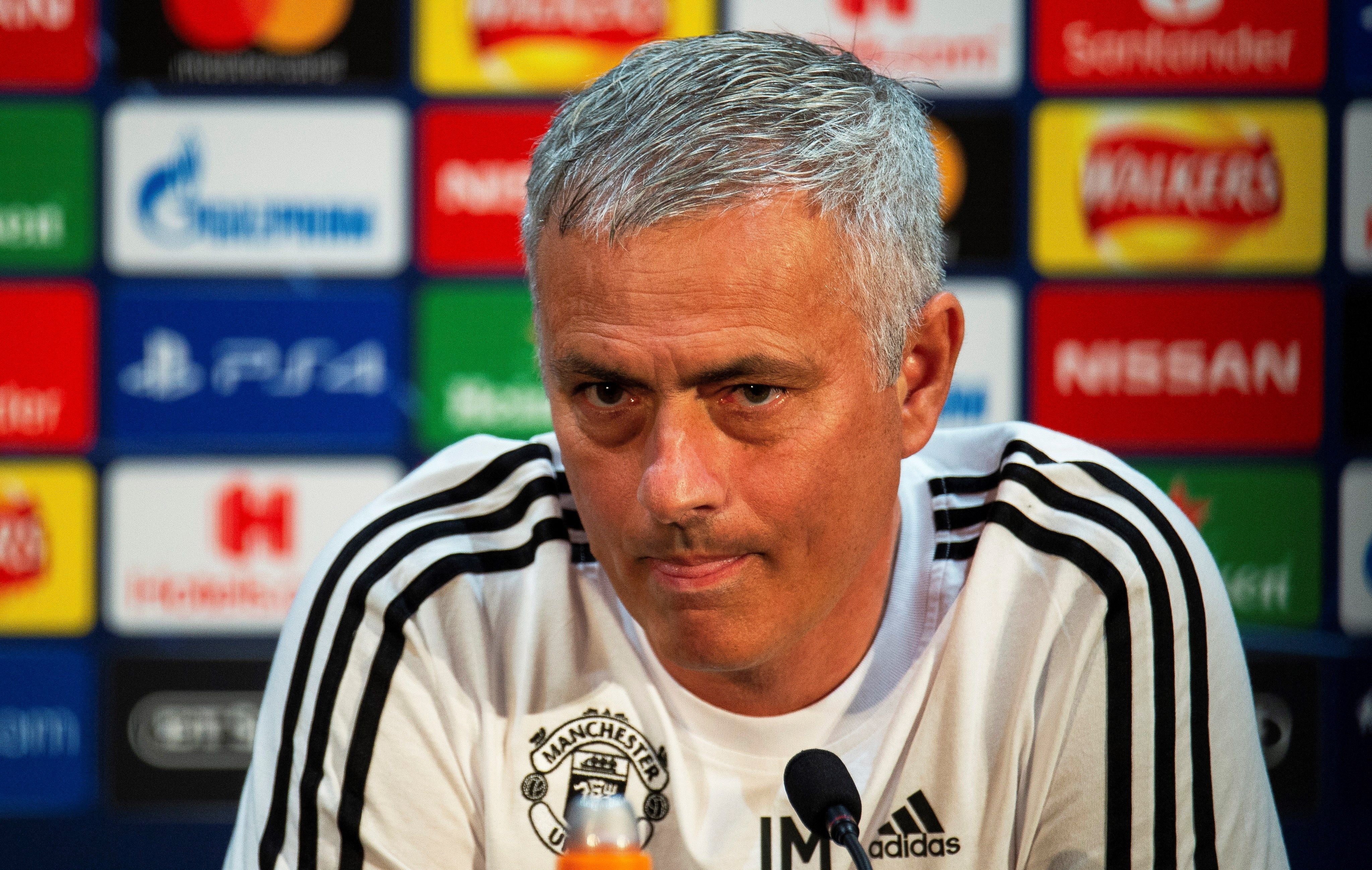 Mourinho niega que se plantee su vuelta a Madrid: "Estoy feliz aquí, sólo pienso en el United" Mourinho niega que se plantee su vuelta a Madrid: "Estoy feliz aquí, sólo pienso en el United"