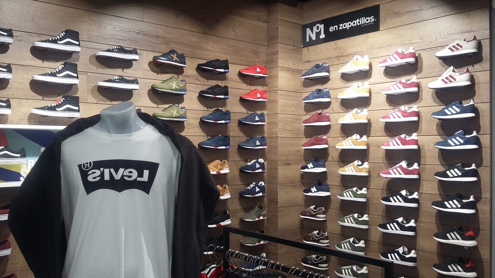 Deportes Ibañez trae la moda sneakers a Elche con su nueva tienda Nº1 en Zapatillas Deportes Ibañez trae la moda sneakers a Elche con su nueva tienda Nº1 en Zapatillas