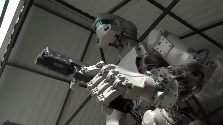 Rusia confirma el envío de dos robots al espacio capaces de disparar o conducir un coche Rusia confirma el envío de dos robots al espacio capaces de disparar o conducir un coche