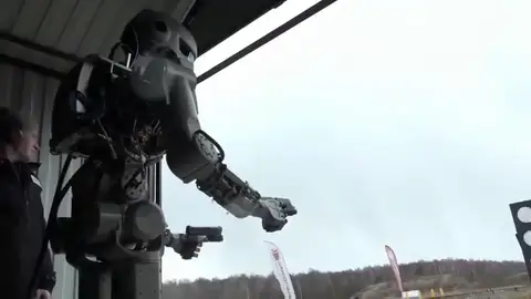 Rusia confirma el envío de dos robots al espacio capaces de disparar o conducir un coche Rusia confirma el envío de dos robots al espacio capaces de disparar o conducir un coche