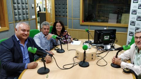 Debatimos sobre temas de actualidad con nuestros amigos Domingo Villero, Enrique Huguet y Paco Moya. Modera Carmen Pa&uacute;l.