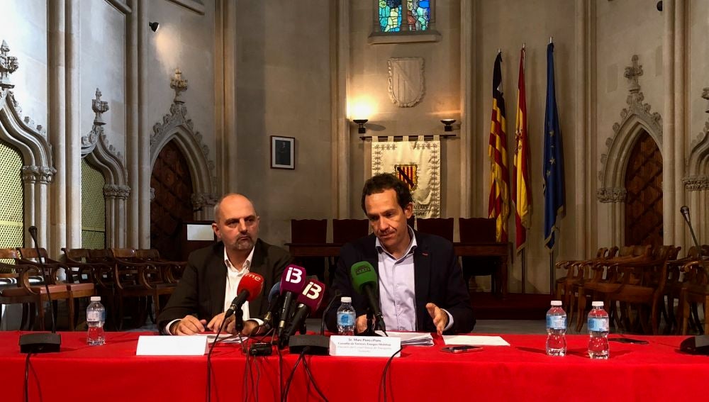 El director de general de Movilidad y Transportes,Jaume Mateu, y Marc Pons.