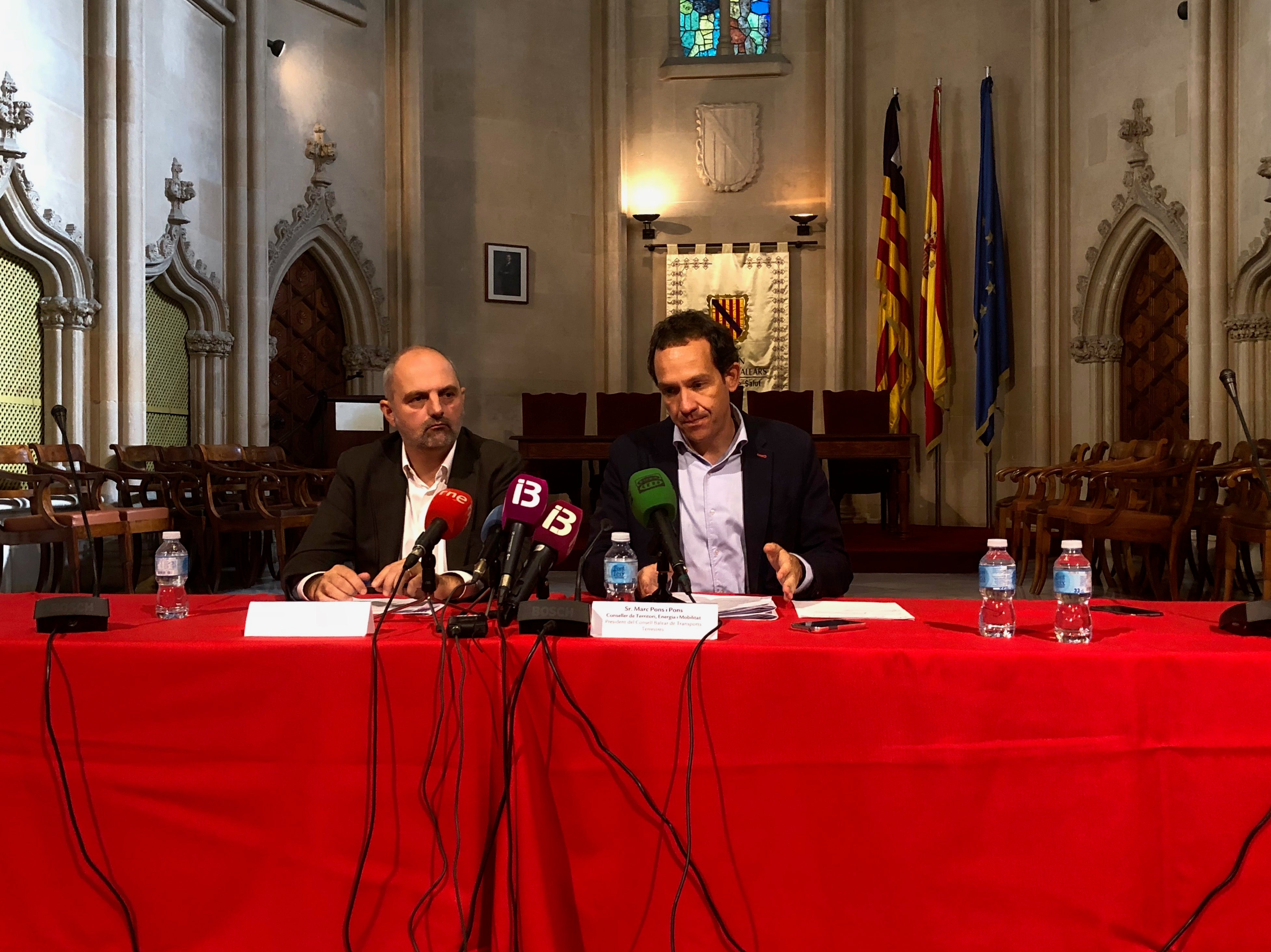 El Govern creará 50 licencias VTC estacionales para temporada alta y creará una 'app' para pedir taxis en Baleares El Govern creará 50 licencias VTC estacionales para temporada alta y creará una 'app' para pedir taxis en Baleares