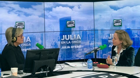 La ministra Nadia Calvi&ntilde;o en Julia en la onda