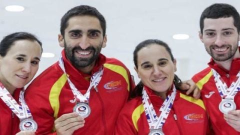 El equipo de Curling de Espa&ntilde;a, que ha ganado la medalla de plata en el Mundial de Curling por equipos mixtos