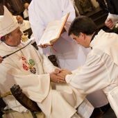 El Obispo, durante la ordenación de un sacerdote