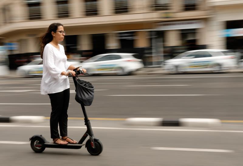 Madrid limita a 30km/h la velocidad en vías de un carril y prohíbe el uso de patinetes por aceras Madrid limita a 30km/h la velocidad en vías de un carril y prohíbe el uso de patinetes por aceras