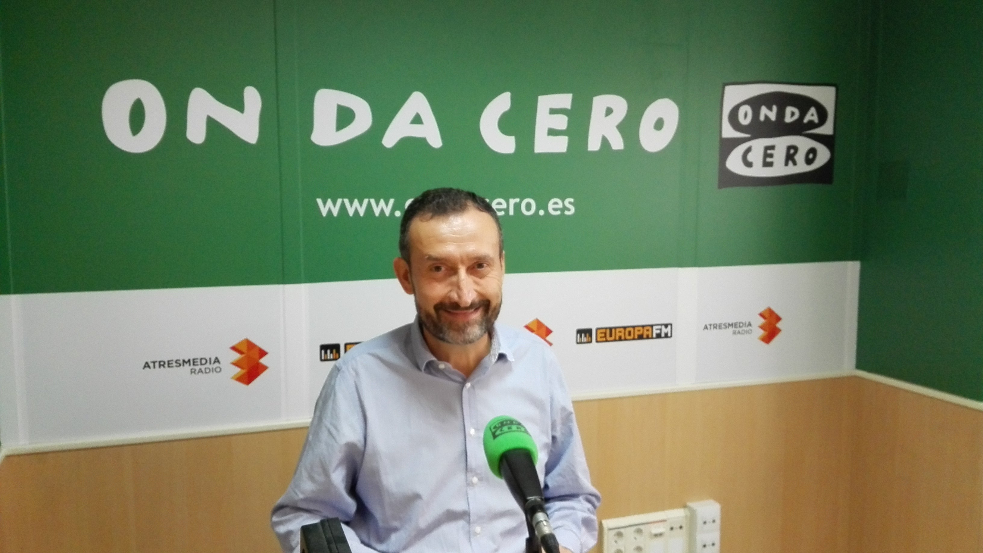 "Exigimos al Elche CF que ponga medidas para evitar que la suciedad que genera el mercadillo se extienda a todo el barrio" "Exigimos al Elche CF que ponga medidas para evitar que la suciedad que genera el mercadillo se extienda a todo el barrio"