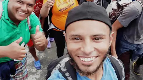 Junior Mendoza en la caravana de inmigrante Junior Mendoza en la caravana de inmigrante