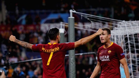 Dzeko y Pellegrini celebran un gol ante el CSKA