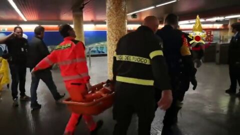 As&iacute; actuaron los bomberos tras descontrolarse una escalera mec&aacute;nica en el metro de Roma