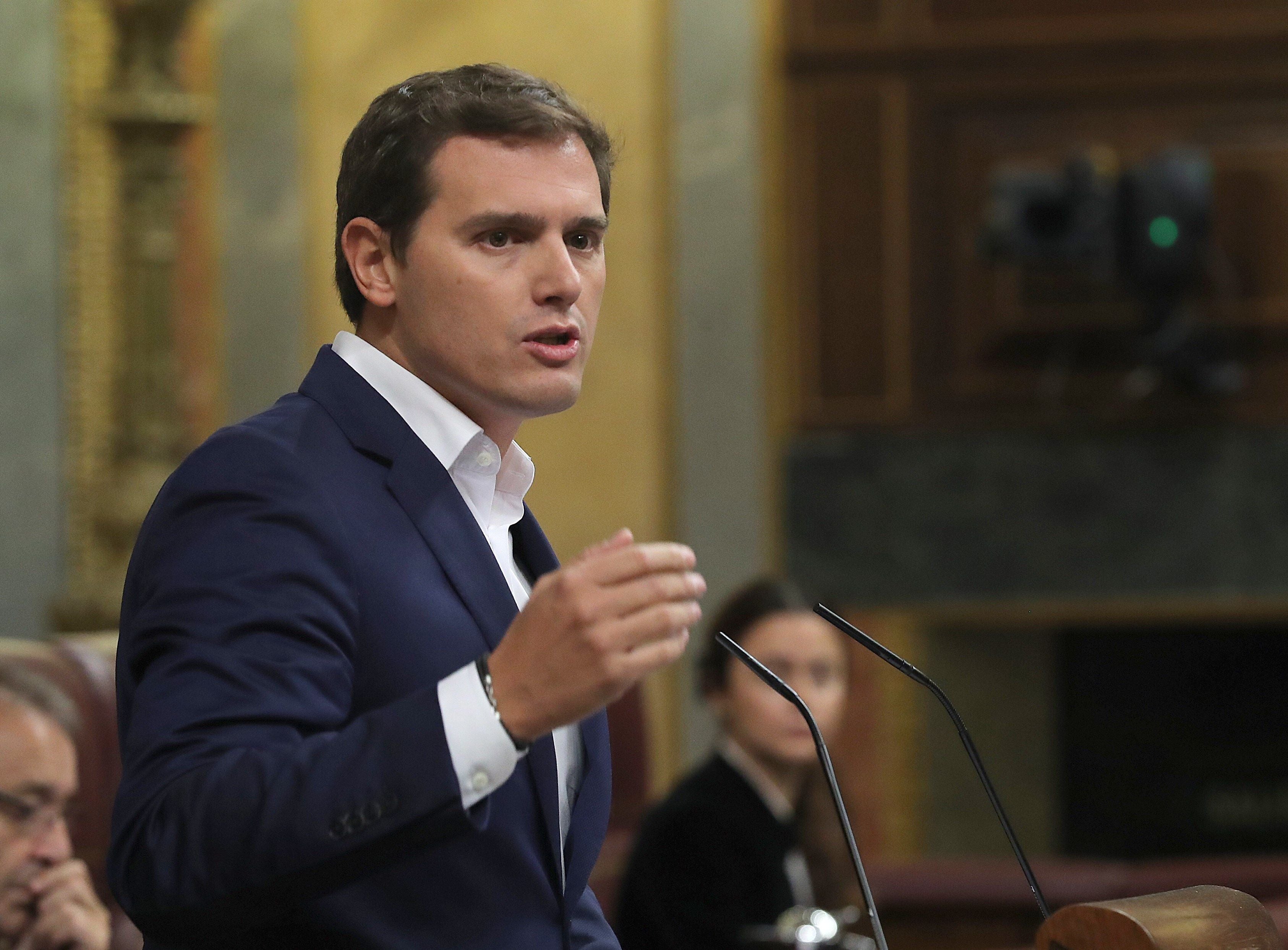Albert Rivera ve compatible defender derechos humanos y respetar los contratos vigentes Albert Rivera ve compatible defender derechos humanos y respetar los contratos vigentes