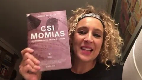 Helena R. Olmo nos presenta su libro CSI Momias, Premio Juan Antonio Cebrián Helena R. Olmo nos presenta su libro CSI Momias, Premio Juan Antonio Cebrián