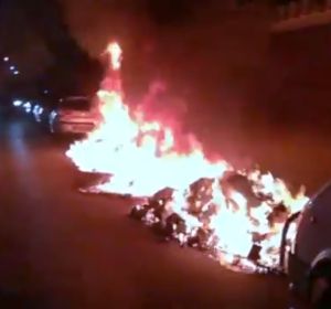 Dos contenedores incendiándose en Palma Dos contenedores incendiándose en Palma