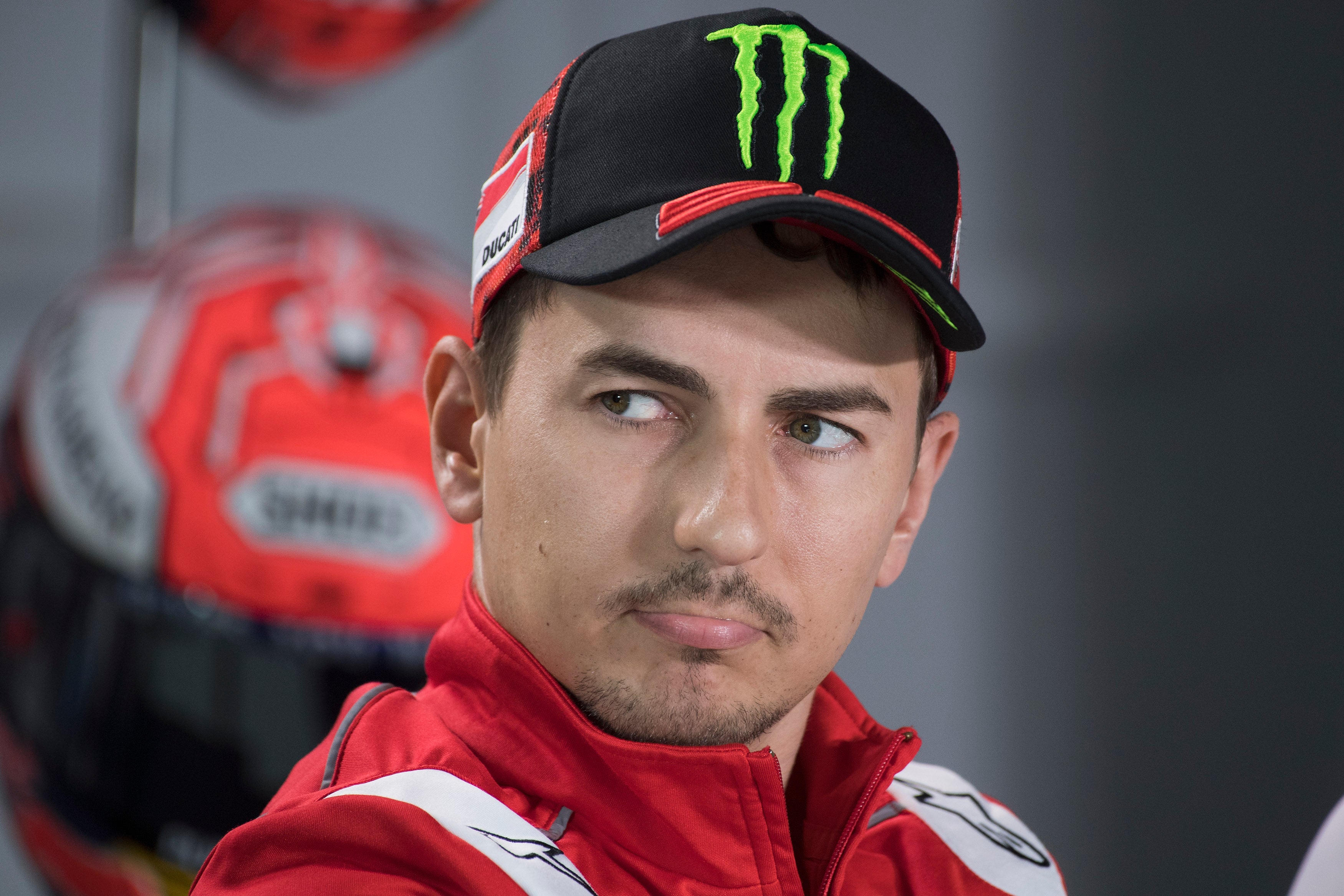 Jorge Lorenzo, operado con éxito de su muñeca izquierda Jorge Lorenzo, operado con éxito de su muñeca izquierda