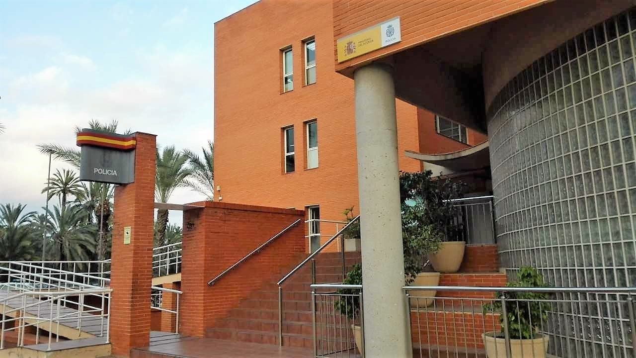 La Policía Nacional confirma que el asesinato machista de Navidad en Elche se perpetró con la pistola intervenida a los encubridores del crimen La Policía Nacional confirma que el asesinato machista de Navidad en Elche se perpetró con la pistola intervenida a los encubridores del crimen
