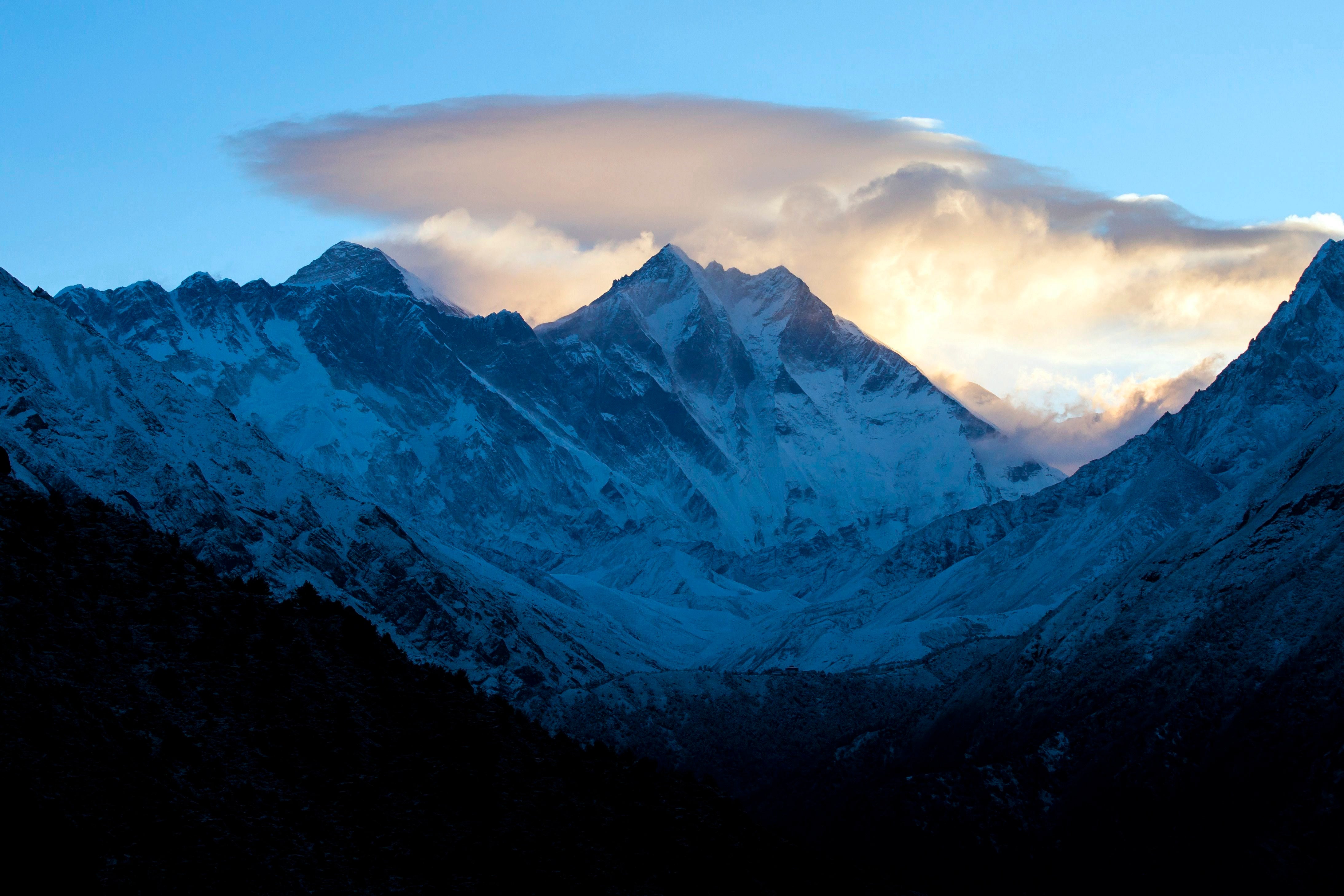 Desaparecen tres escaladores franceses tras una avalancha en el Himalaya Desaparecen tres escaladores franceses tras una avalancha en el Himalaya