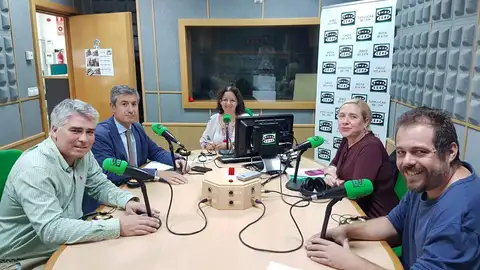 Tertulia política - Cádiz en la Onda Hoy nuestra tertulia política trata sobre la controversia generada por la nueva ordenanza sobre las terrazas de Cádiz. Con Vicente Sánchez (PP), Juan Manuel Pérez Dorao (Cs), Rosa de la Flor (PSOE) y Raúl Lainez (GCEC). Modera Carmen Paúl.
