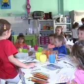 Los niños de un colegio de Zaragoza caminan cada día más de medio km para llegar a un comedor provisional Los niños de un colegio de Zaragoza caminan cada día más de medio km para llegar a un comedor provisional