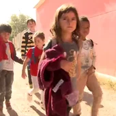 Los niños de un colegio de Zaragoza caminan cada día más de medio km para llegar a un comedor provisional Los niños de un colegio de Zaragoza caminan cada día más de medio km para llegar a un comedor provisional