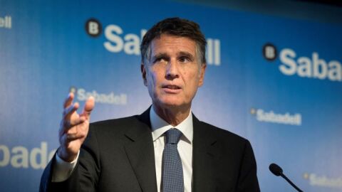 El consejero delegado del Banco Sabadell, Jaume Guardiola, en una rueda de prensa