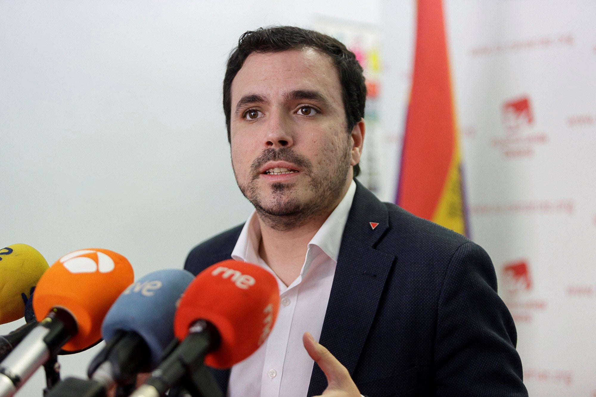 Los fiscales cargan contra Garzón tras decir que la Fiscalía depende jerárquicamente del Gobierno Los fiscales cargan contra Garzón tras decir que la Fiscalía depende jerárquicamente del Gobierno