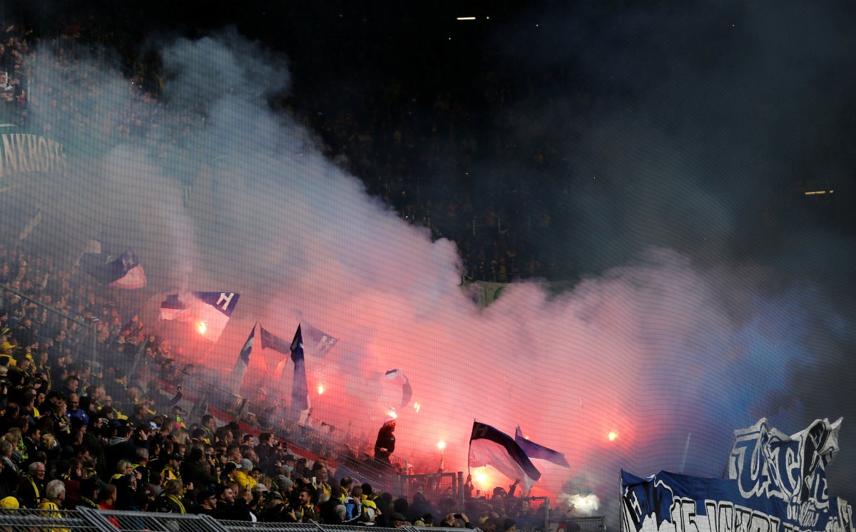 Al menos 45 heridos por enfrentamientos entre la Policía alemana y ultras del Hertha de Berlín Al menos 45 heridos por enfrentamientos entre la Policía alemana y ultras del Hertha de Berlín