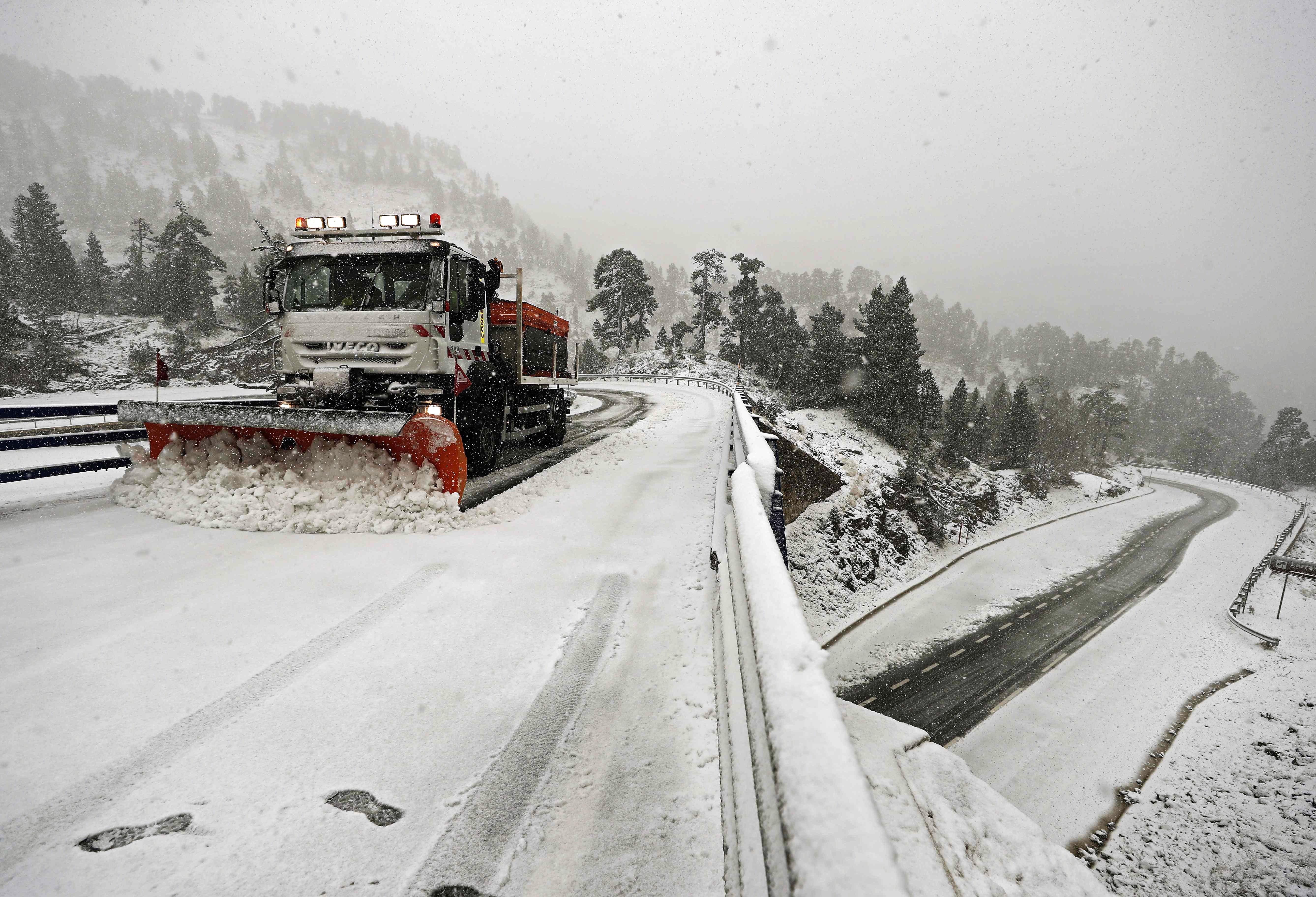 Este martes, intensas nevadas y lluvias en la mitad norte peninsular Este martes, intensas nevadas y lluvias en la mitad norte peninsular