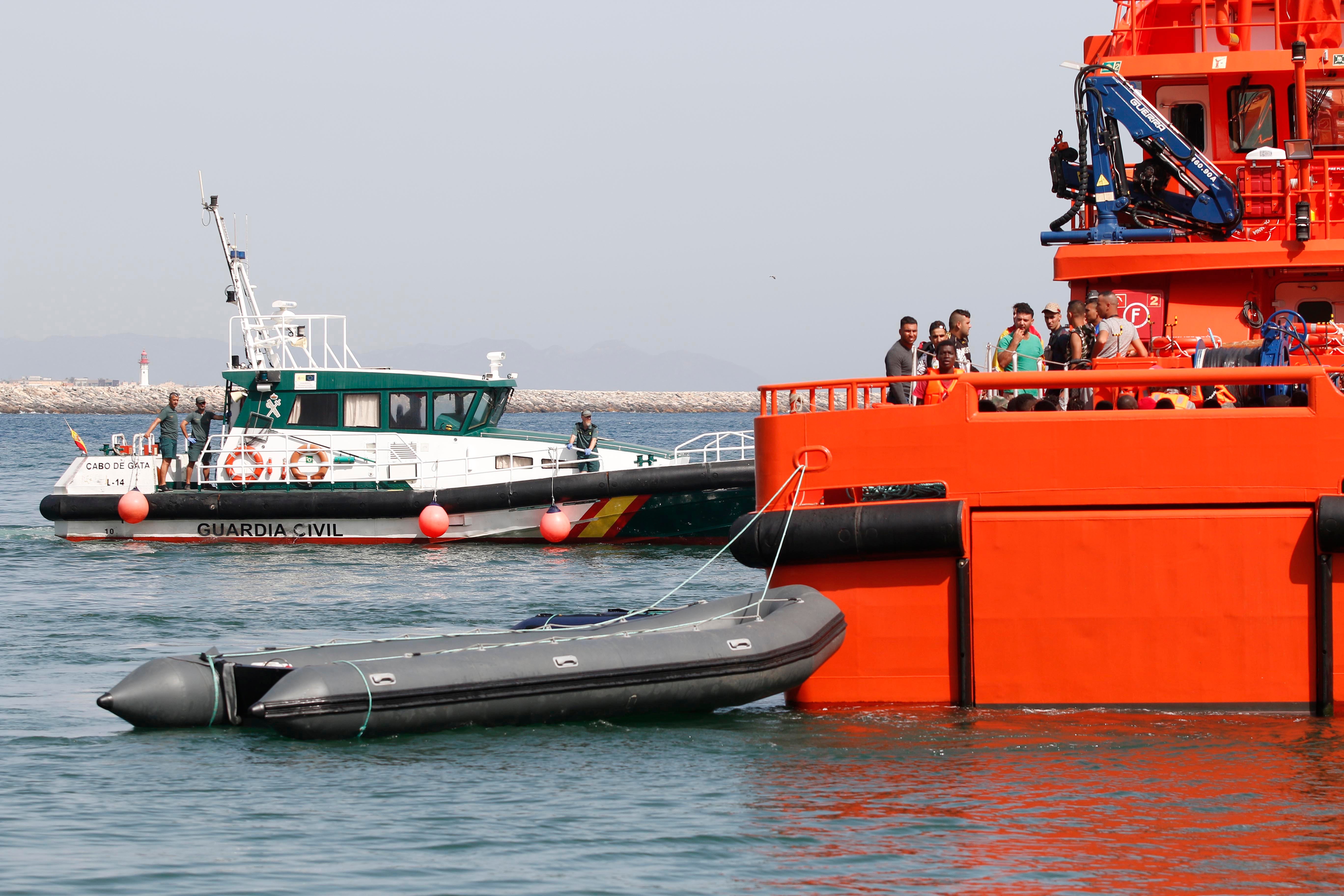 Nueve detenidos tras la llegada de dos pateras a Formentera y una a Ibiza Nueve detenidos tras la llegada de dos pateras a Formentera y una a Ibiza
