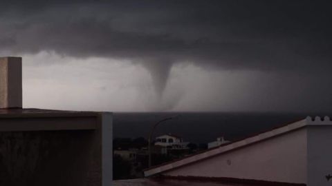 Noticias Fin de Semana (28-10-18) Transportan 70 generadores a Menorca para suministrar energ&iacute;a a 40.000 hogares sin luz