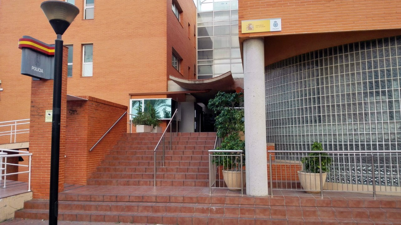 La Policía Nacional detiene en Elche a una pareja dedicada a robar en viviendas habitadas por personas mayores La Policía Nacional detiene en Elche a una pareja dedicada a robar en viviendas habitadas por personas mayores