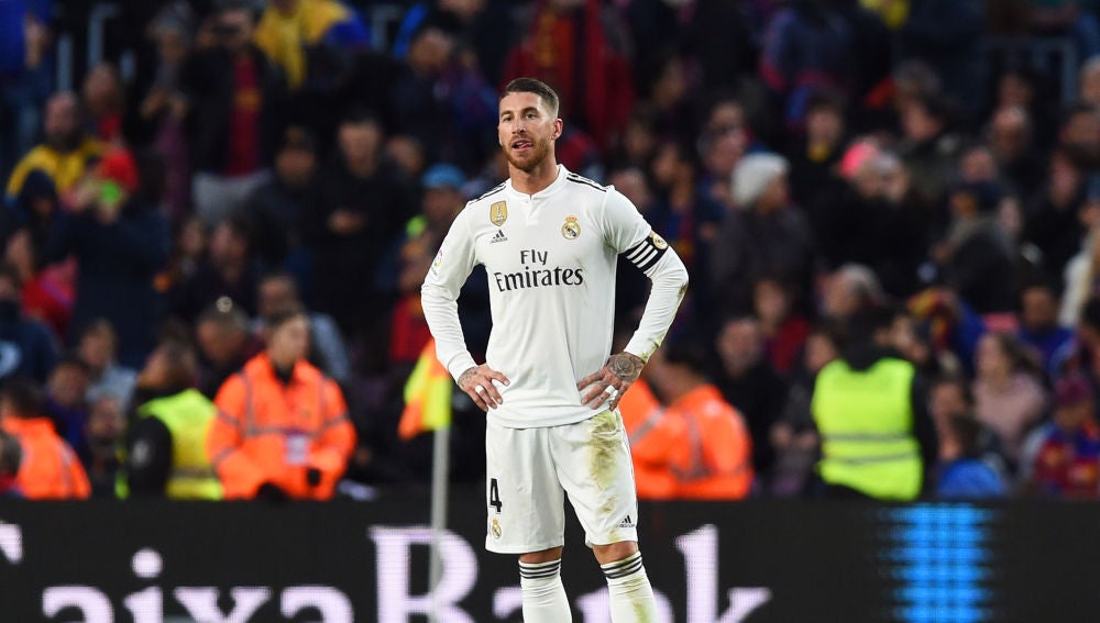 Ramos se lamenta tras un gol encajado ante el Barcelona en el Camp Nou