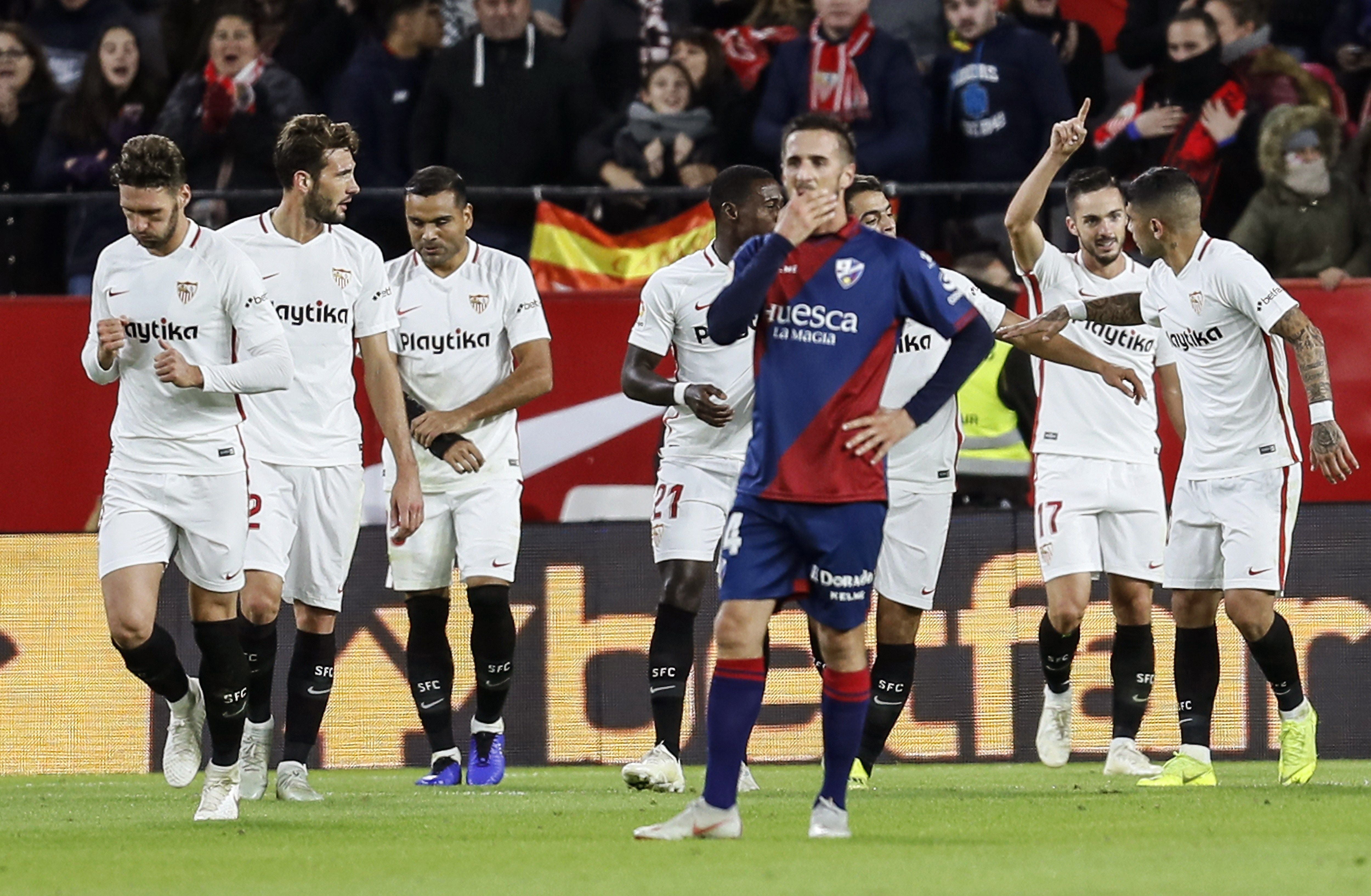 Un doblete de Sarabia sitúa tercero al Sevilla ante buen Huesca Un doblete de Sarabia sitúa tercero al Sevilla ante buen Huesca