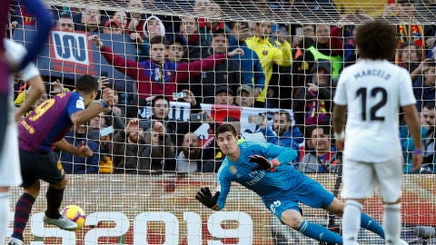Marcelo y Luis Su&aacute;rez durante El Cl&aacute;sico