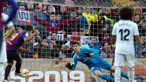 Marcelo y Luis Suárez durante El Clásico Marcelo y Luis Suárez durante El Clásico