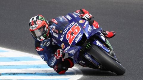 Maverick Vi&ntilde;ales rueda con su Yamaha en Phillip Island