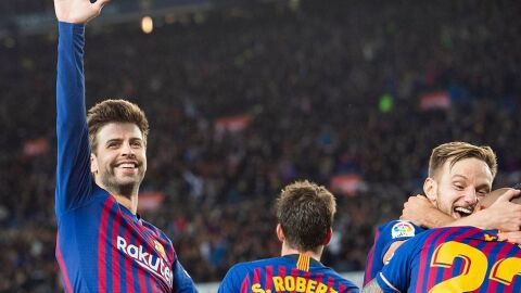 Piqu&eacute; muestra la mano tras los cinco goles al Real Madrid de Lopetegui