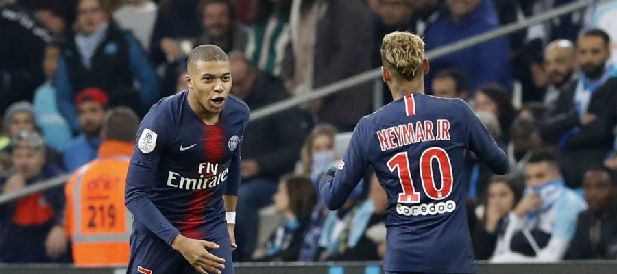 Mbappé y Neymar celebran un gol Mbappé y Neymar celebran un gol