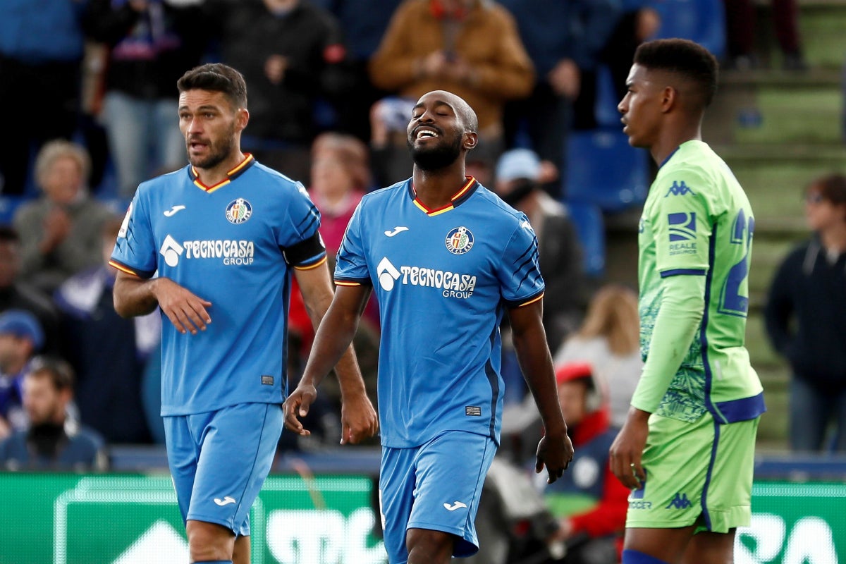 El Valencia renace en Getafe gracias a un gol de Parejo de penalti El Valencia renace en Getafe gracias a un gol de Parejo de penalti