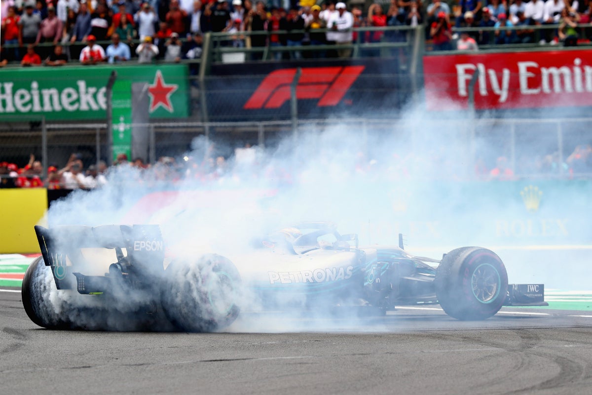 Hamilton gana el Mundial tras quedar cuarto en la victoria de Verstappen en México; Alonso y Sainz abandonaron Hamilton gana el Mundial tras quedar cuarto en la victoria de Verstappen en México; Alonso y Sainz abandonaron