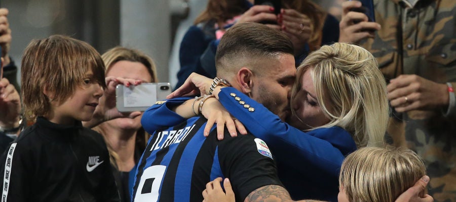 Icardi y Wanda Nara, durante un partido del Inter Icardi y Wanda Nara, durante un partido del Inter