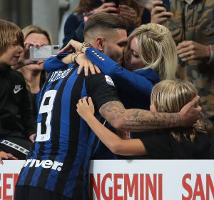 Icardi y Wanda Nara, durante un partido del Inter Icardi y Wanda Nara, durante un partido del Inter