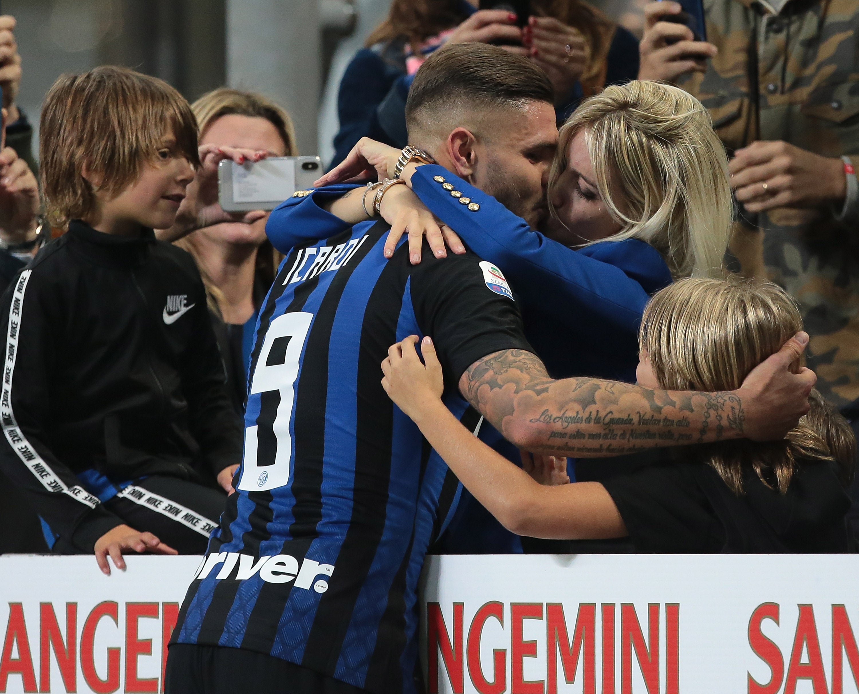 Wanda Nara, esposa de Icardi, le defiende con un 'dardo' a Cristiano Ronaldo Wanda Nara, esposa de Icardi, le defiende con un 'dardo' a Cristiano Ronaldo