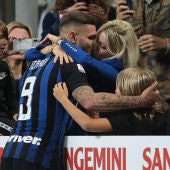 Icardi y Wanda Nara, durante un partido del Inter