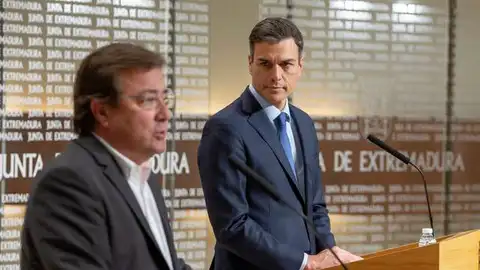 Pedro Sánchez y Guillermo Fernández Vara Pedro Sánchez y Guillermo Fernández Vara en una rueda de prensa